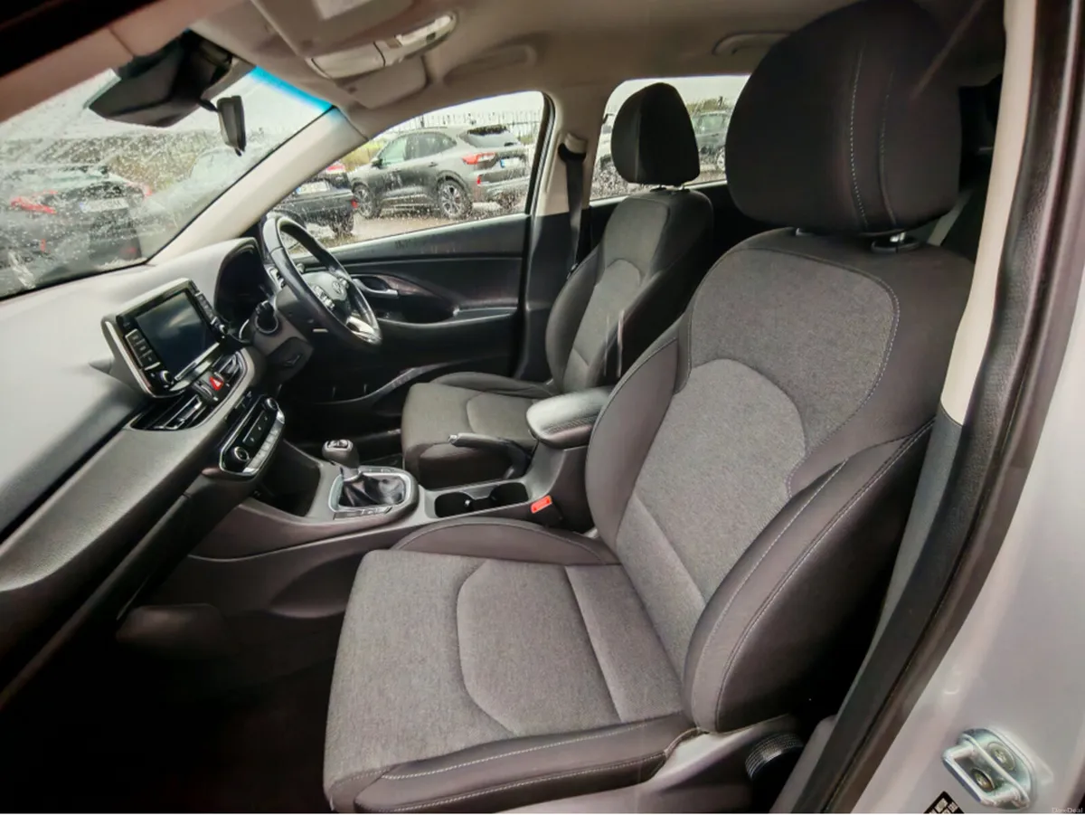 Hyundai i30 I 30 DELUXE 5DR PETROL - Image 2