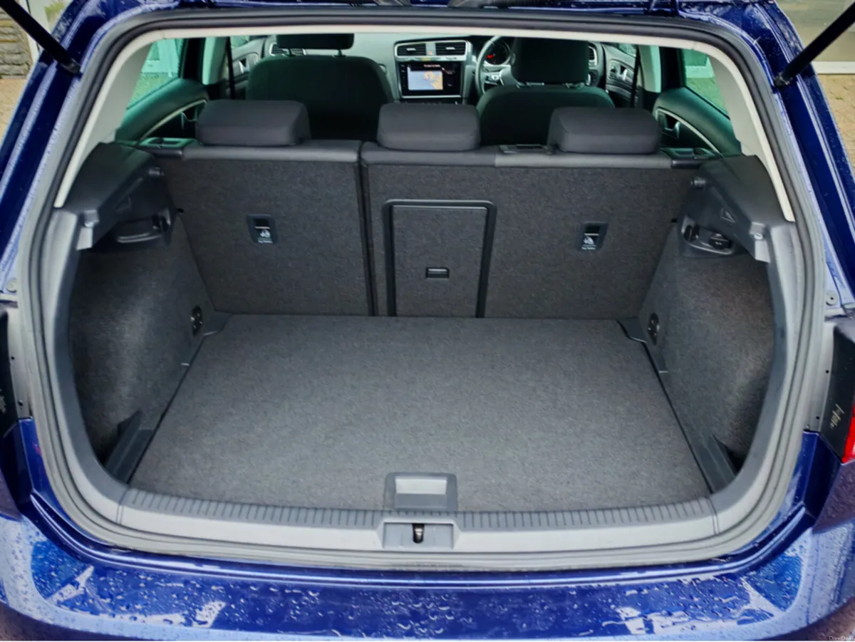 Volkswagen Golf AUTO - Image 4