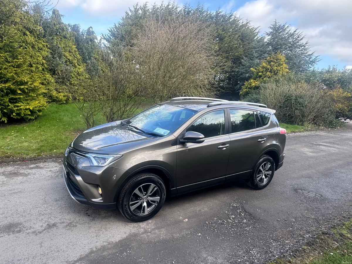 16 Toyota RAV4 2.0D4D LUNA - Image 4