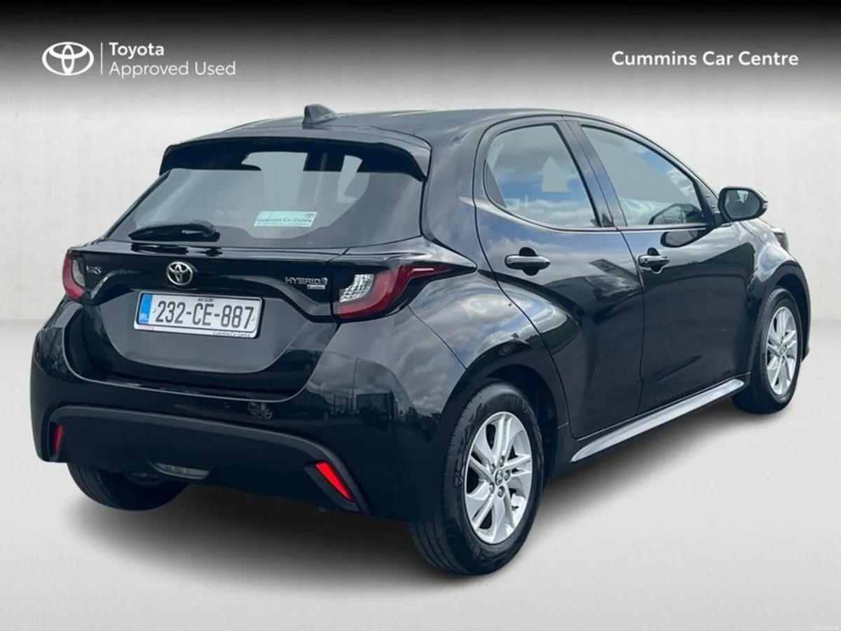 Toyota Yaris YARIS 1.5 HYBRID LUNA - Image 2