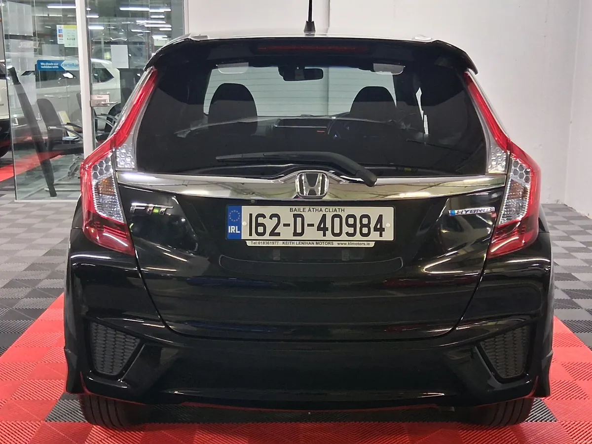 2016 Honda Fit **HYBRID** - Image 4