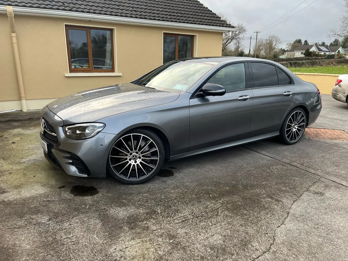 E220D Mercedes Benz - Image 2