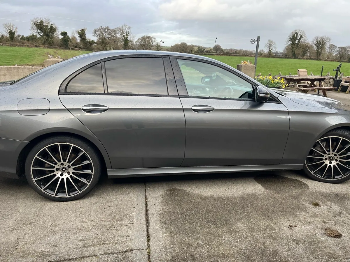 E220D Mercedes Benz - Image 1