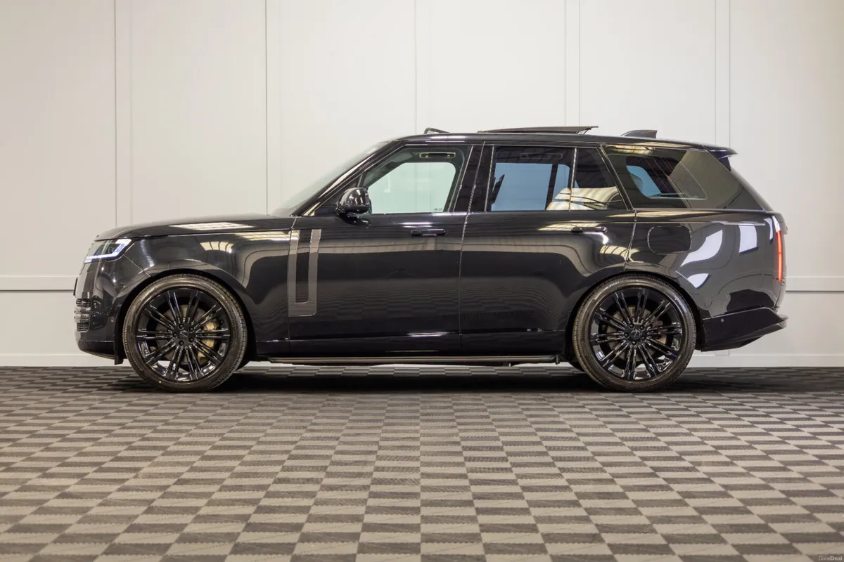 2023 Range Rover P440E SE 5 Seat N1 Crewcab - Image 3