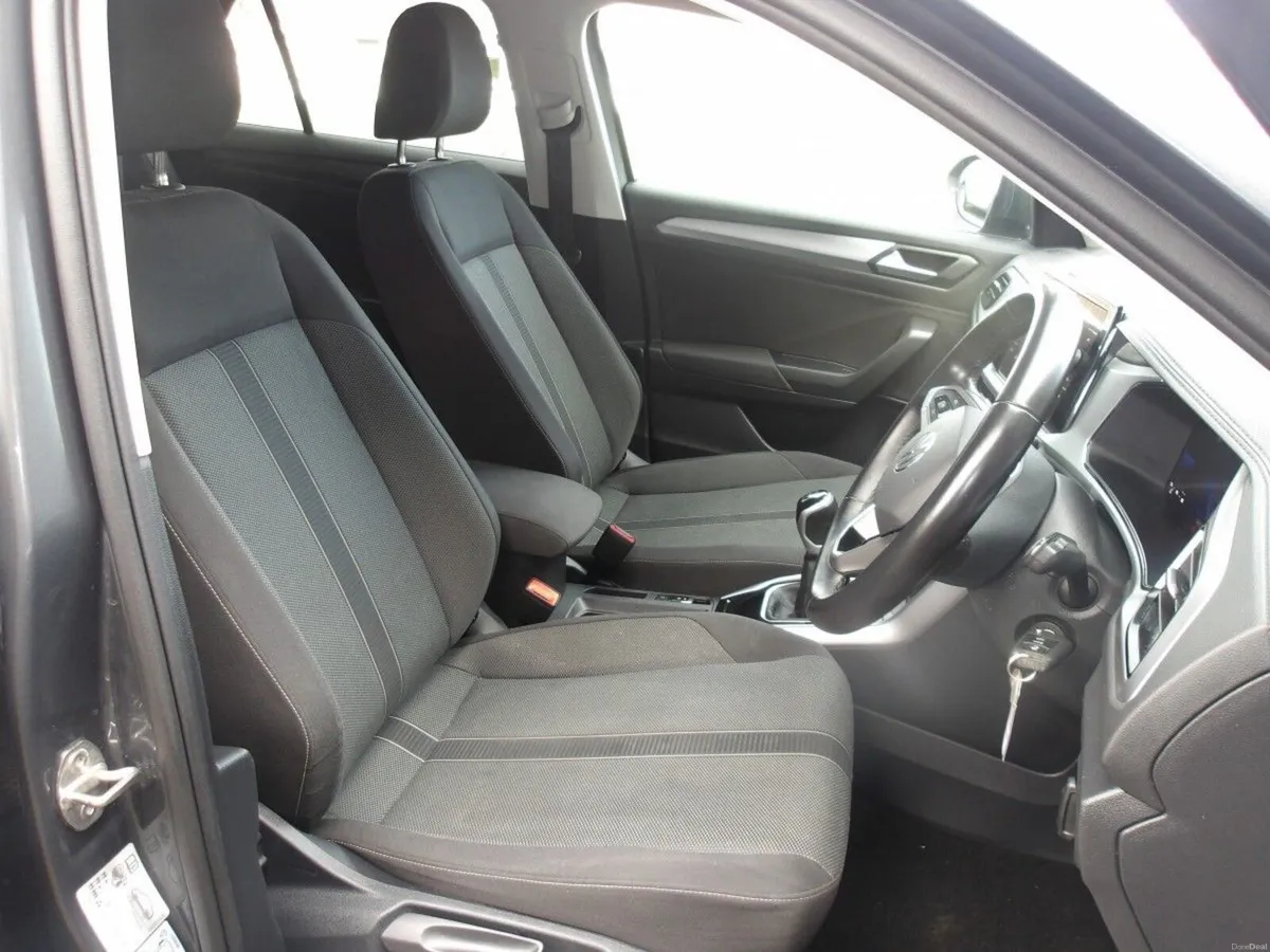 Volkswagen T-Roc 2023 LIFE 1.0 TSI 110BHP *SPECIAL - Image 3