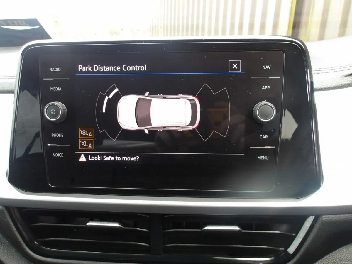 Volkswagen T-Roc 2023 LIFE 1.0 TSI 110BHP *SPECIAL - Image 3