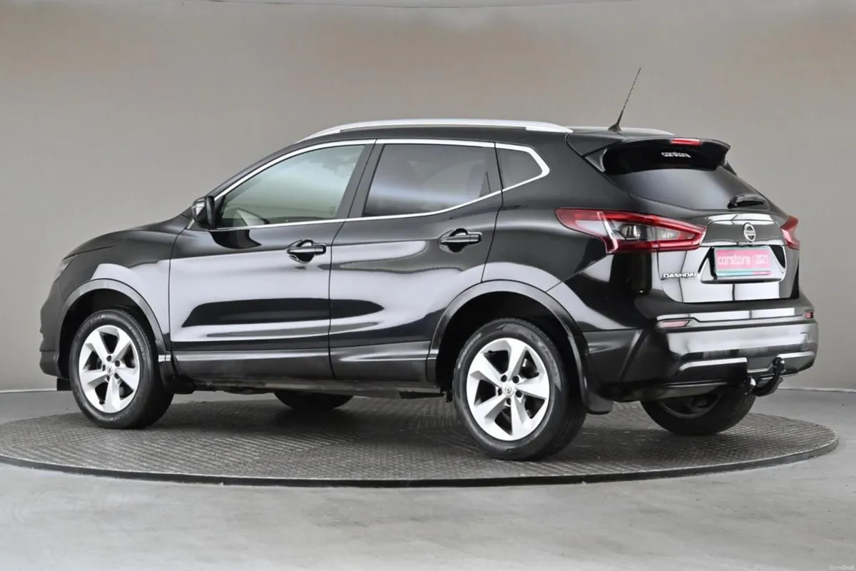 Nissan Qashqai 1.5 DSL SE 6SPD **PANORAMIC ROOF**S - Image 6