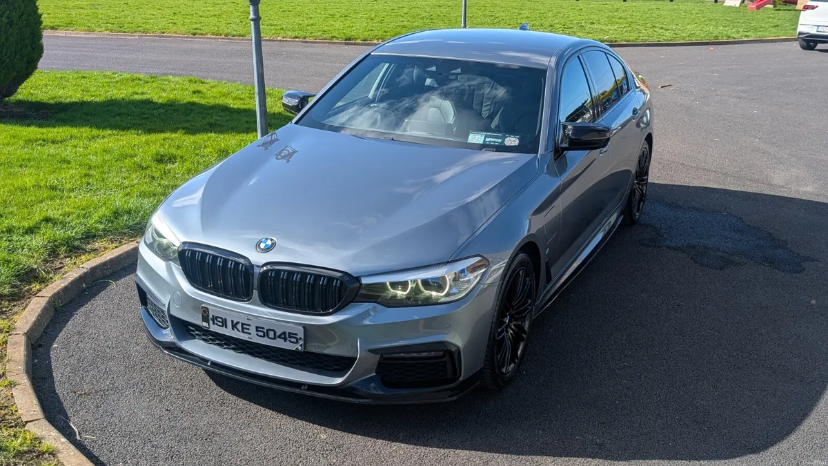 2019 BMW 530e M Sport Plug-In Hybrid | Full Leathe - Image 3