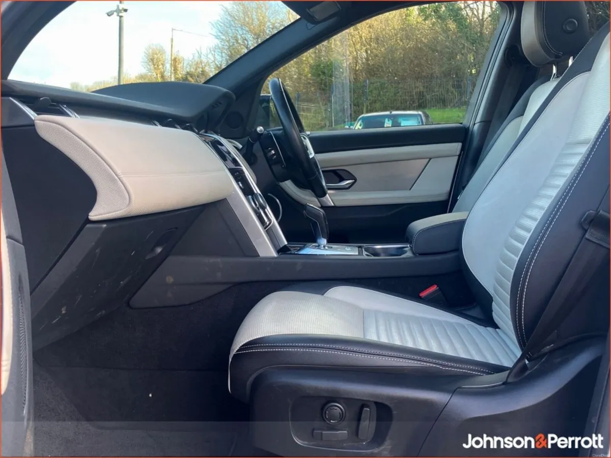 Land Rover Discovery Sport 1.5 I3 PHEV 300 PS AWD - Image 4