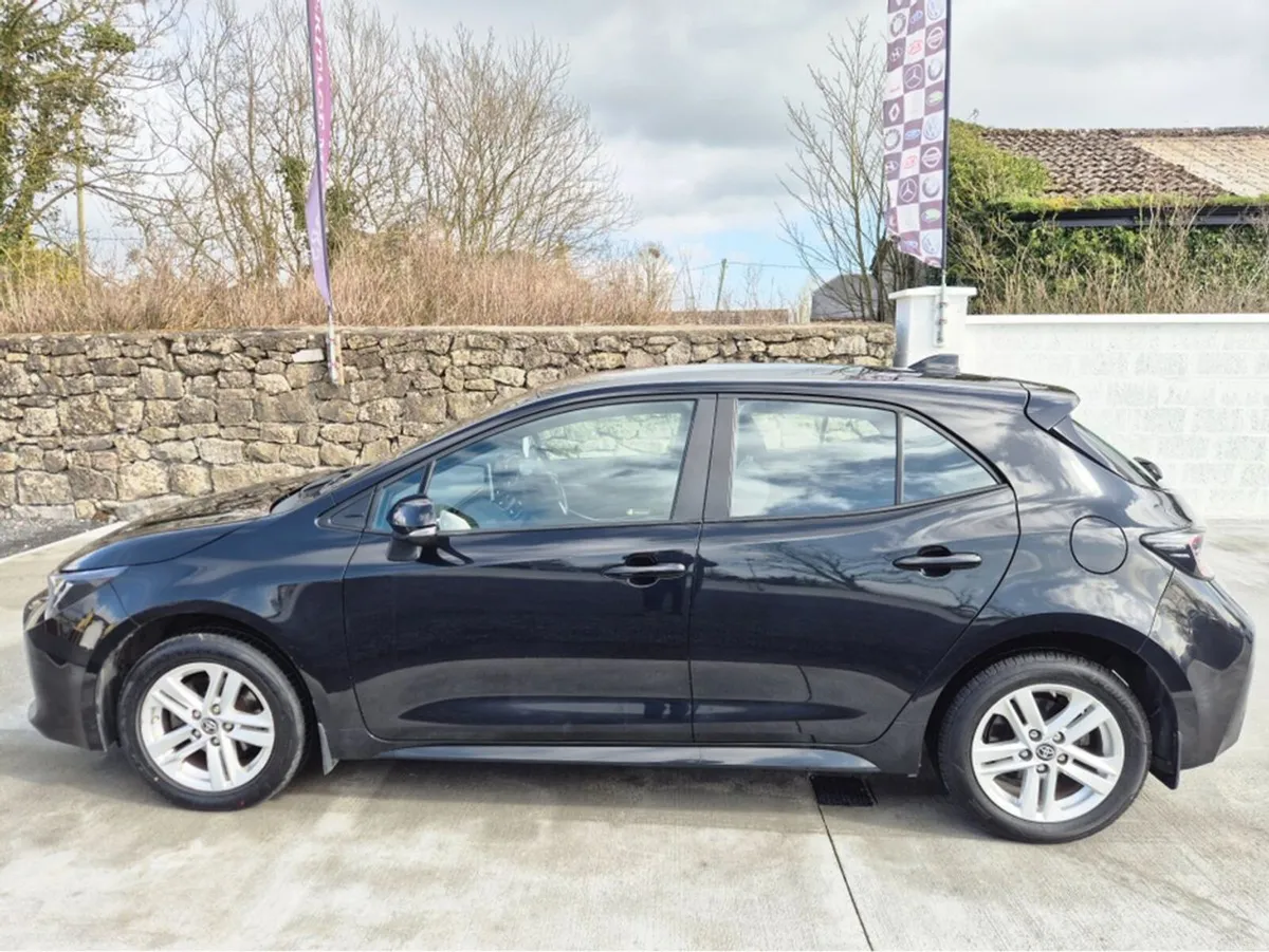 Toyota Corolla LUNA H/B 4DR AUTO HYBRID - Image 2