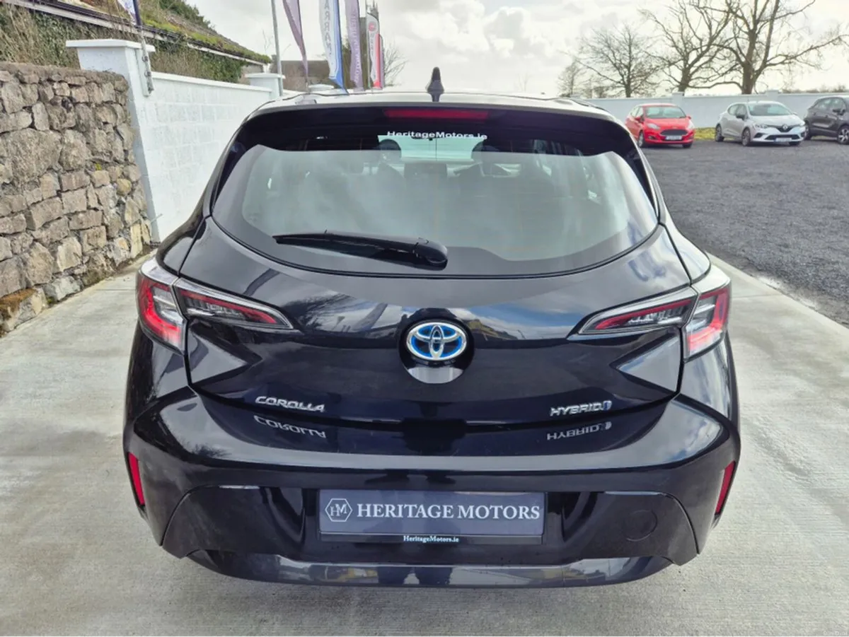 Toyota Corolla LUNA H/B 4DR AUTO HYBRID - Image 4