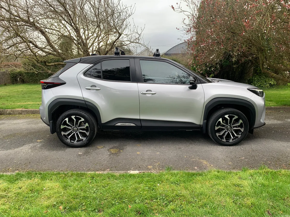 Toyota Yaris Cross 2023 LUNA SPORT HYBRID - Image 1