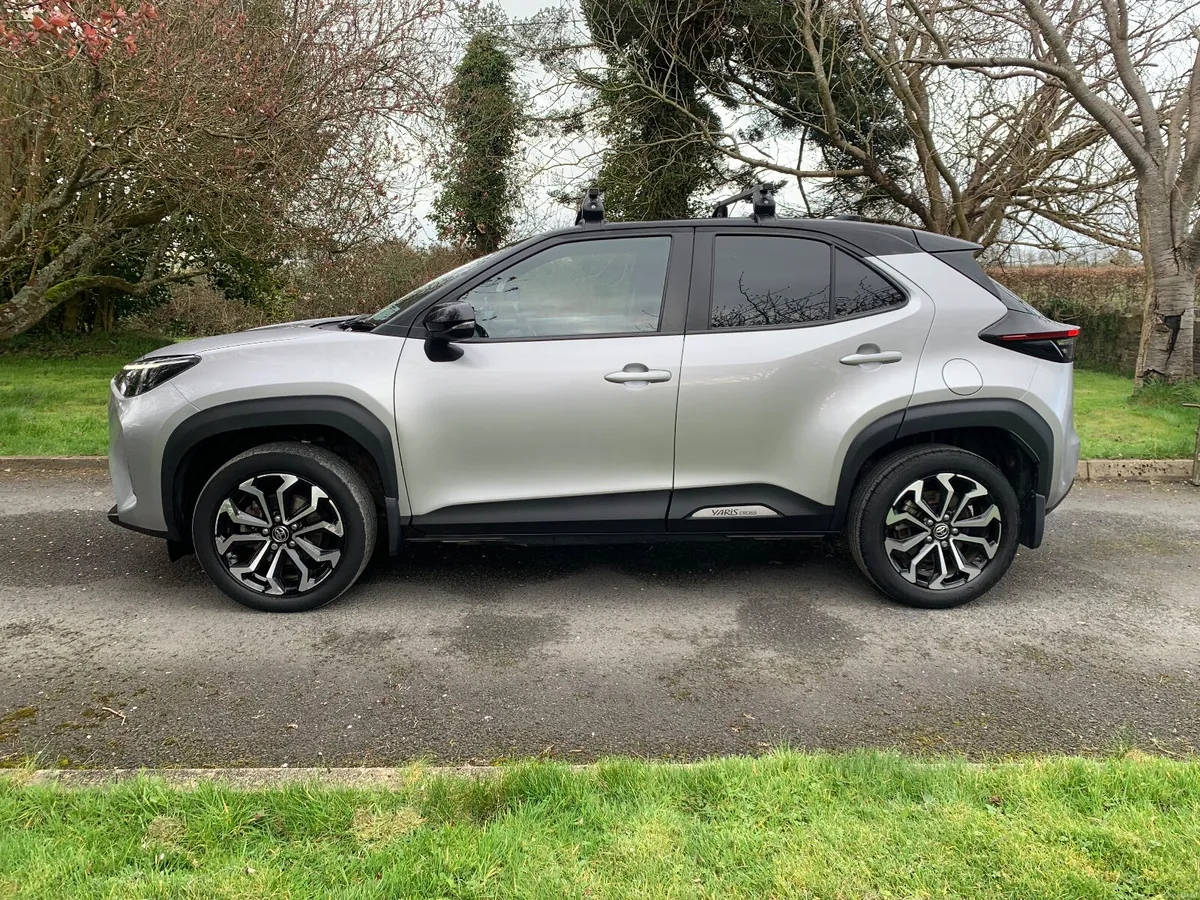 Toyota Yaris Cross 2023 LUNA SPORT HYBRID - Image 2