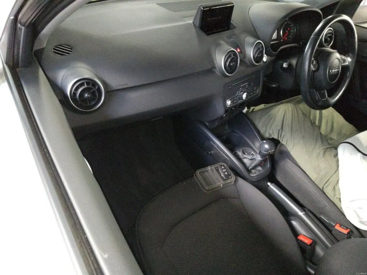 AUID A1 1.0 TFSI AUTO 2015 - Image 4