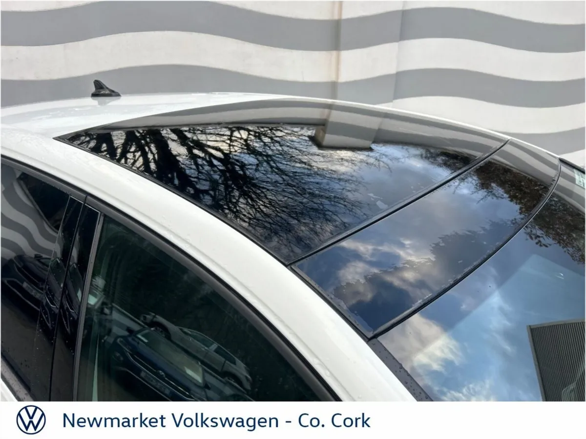 Volkswagen Golf R-LINE 1.5 TSI DSG AUTOMATIC WITH - Image 4