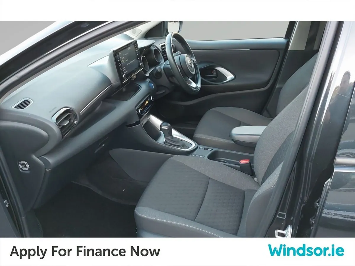 Toyota Yaris Yaris Hybrid Luna - Image 4