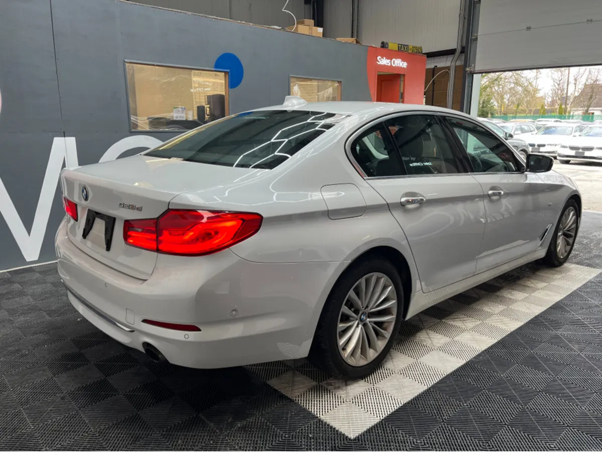 BMW 5-Series 2017 BMW 523D LUXURY 2.0 AUTOMATIC / - Image 2