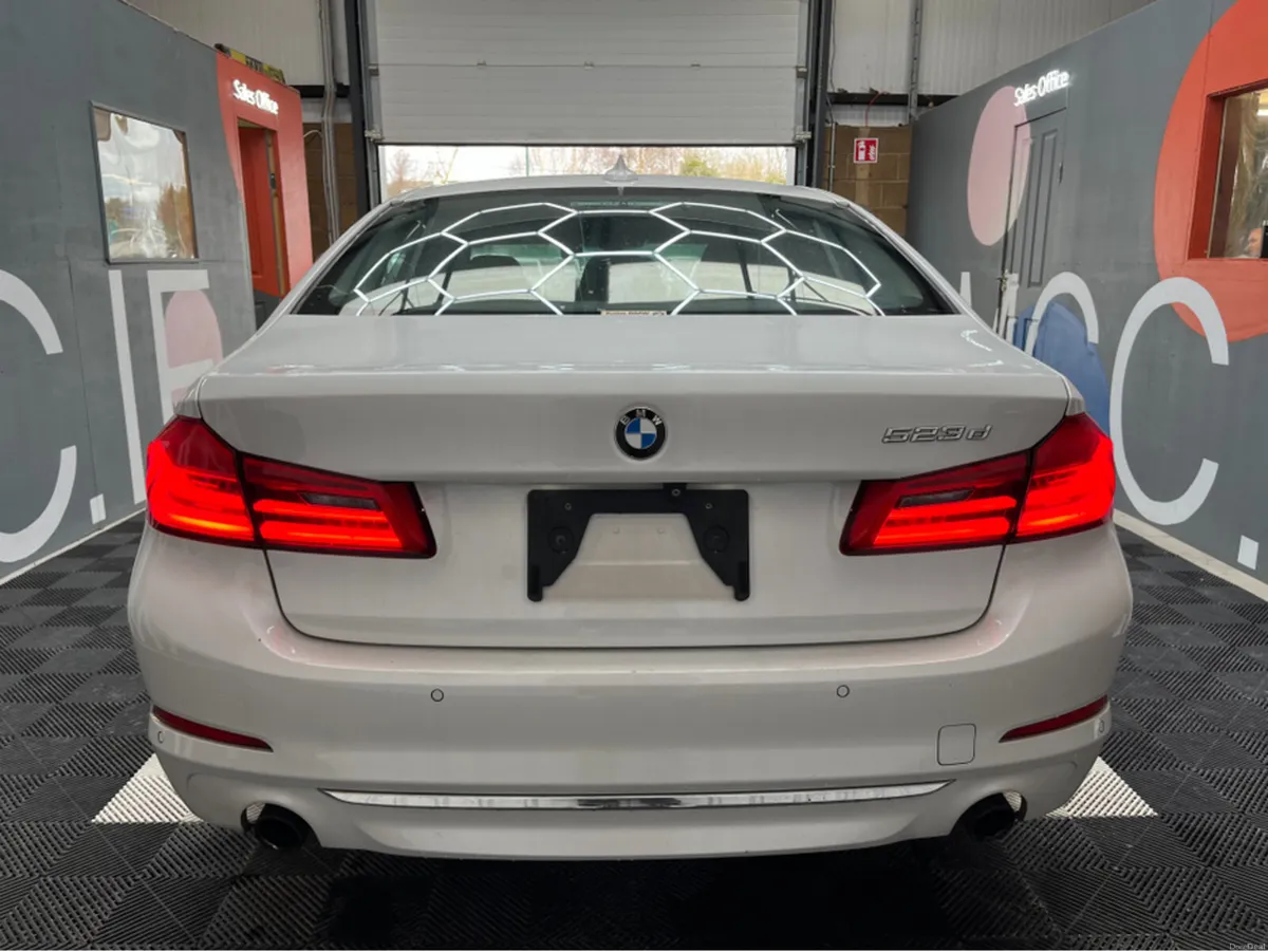 BMW 5-Series 2017 BMW 523D LUXURY 2.0 AUTOMATIC / - Image 3