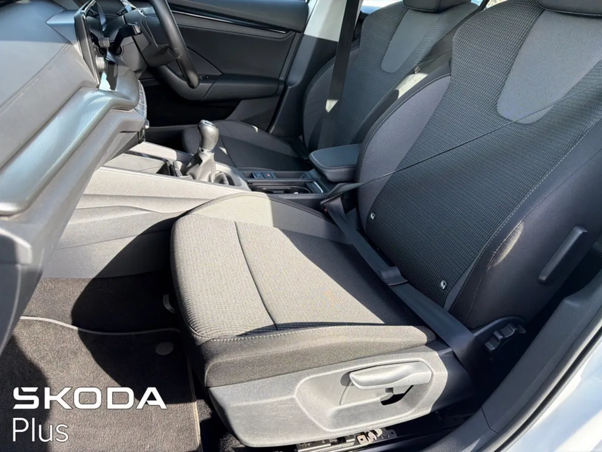 Skoda Octavia AMBITION 2.0 TDI 115HP 5DR - Image 4