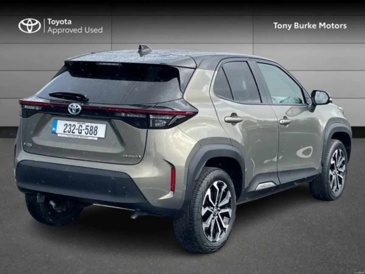 Toyota Yaris Cross LunaSport - BiTone - 1.5 Hybrid - Image 2