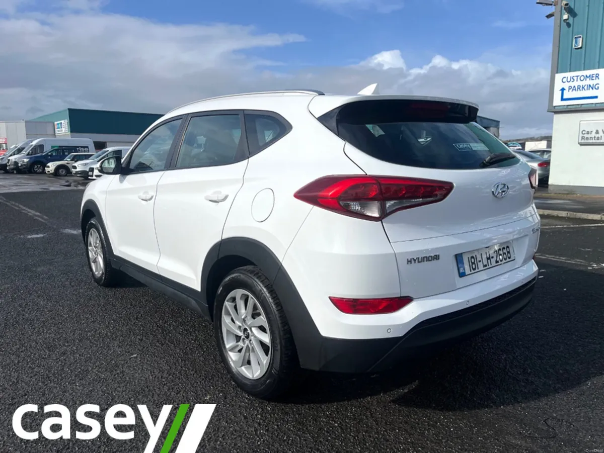 Hyundai Tucson 1.7 CRDI SE NAV BL/DR 5 5DR - Image 2