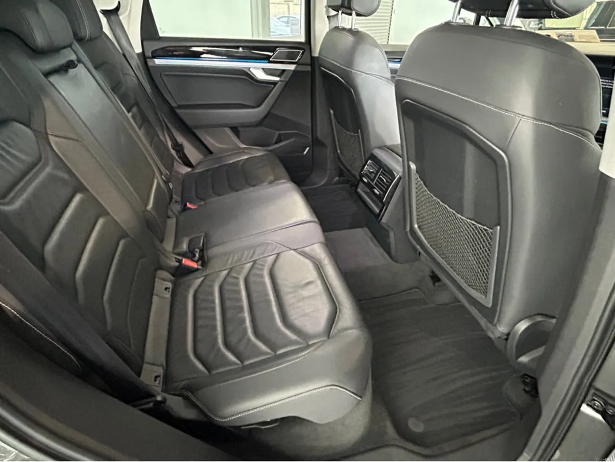Volkswagen Touareg R Line*Pan Roof* 4M 286HP 5DR A - Image 3