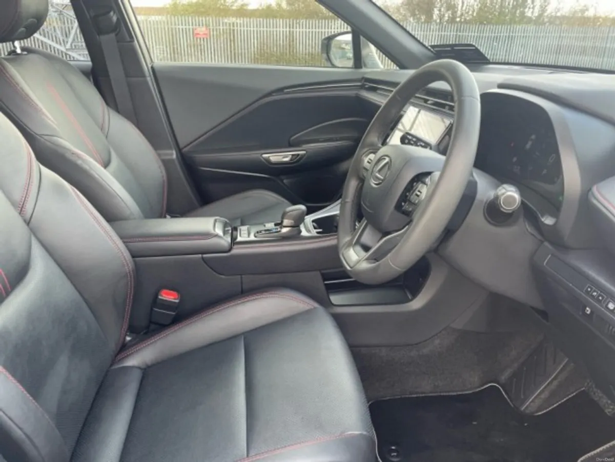 Lexus LBX - 1.5h EMOTION // Remote Central Locking - Image 6