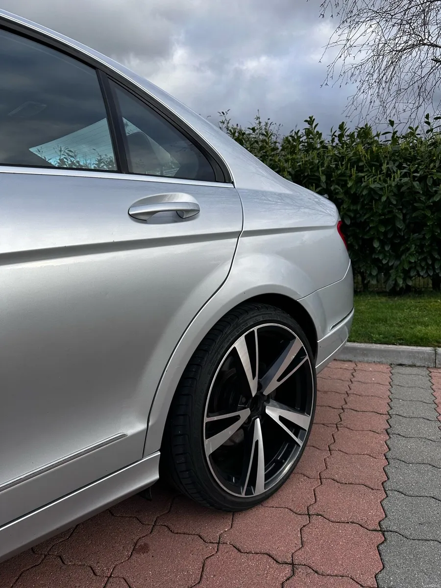 Mercedes C200 Kompressor avantgarde PANORAMIC - Image 3