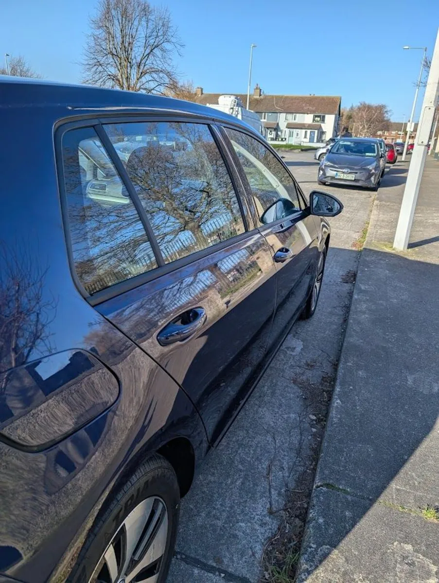 2021 Volkswagen e-Golf - Image 4