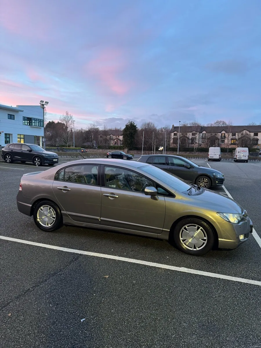 Honda Civic Saloon 2009 Petrol/Automatic/Hybrid - Image 3