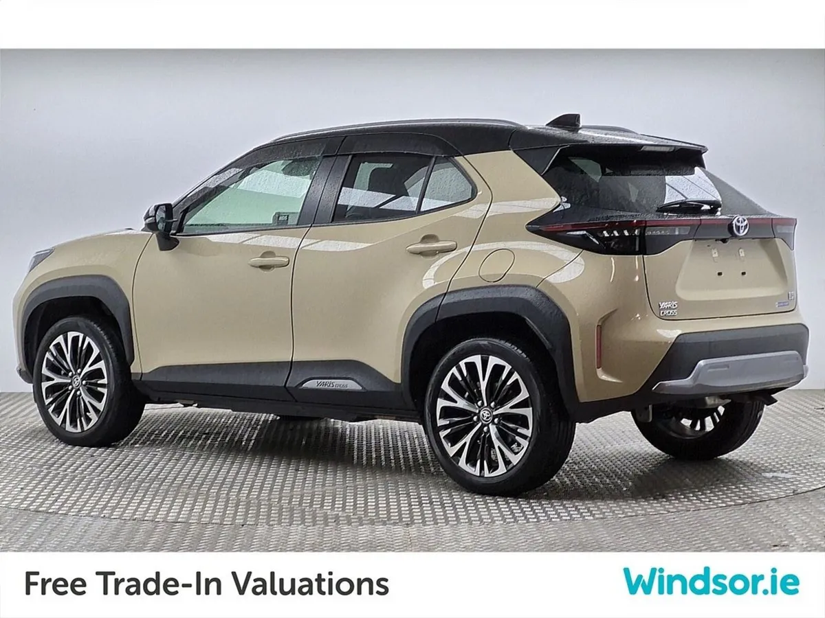 Toyota Yaris Cross Hybrid Black Roof - Image 3