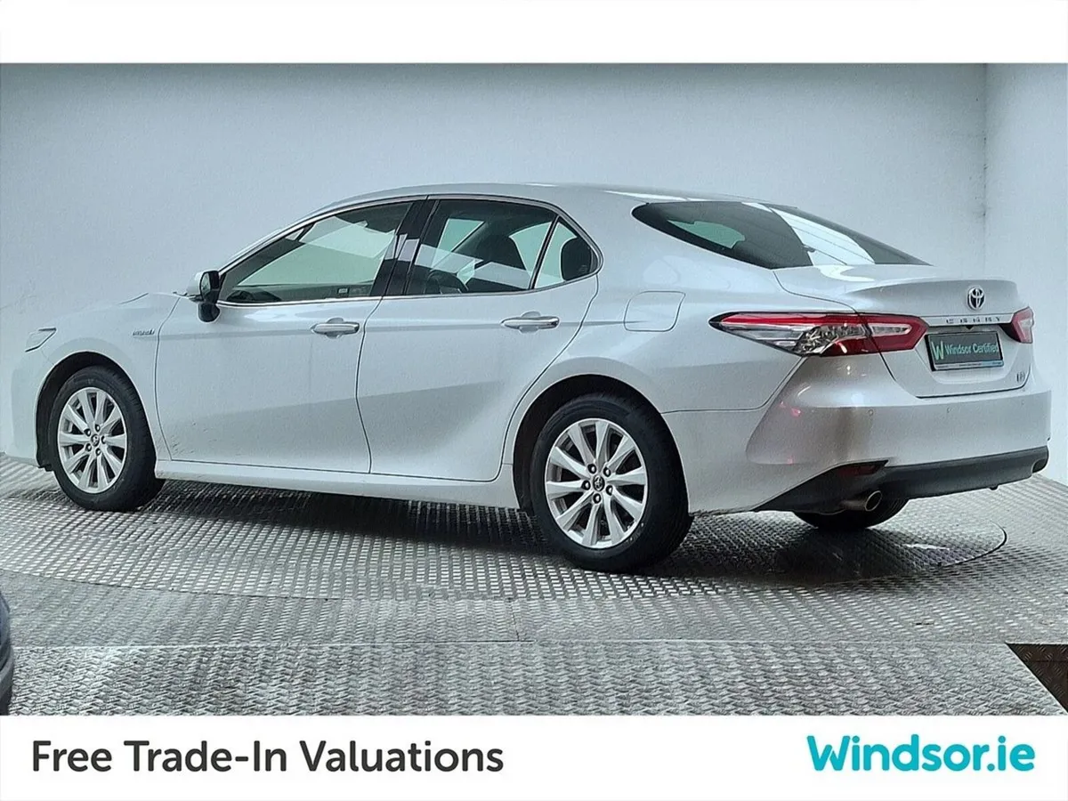 Toyota Camry 2.5 Hybrid - Image 3