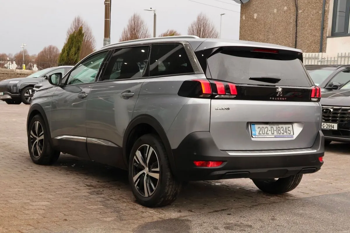 Peugeot 5008 1.2 PureTech 130bhp Allure - Image 4