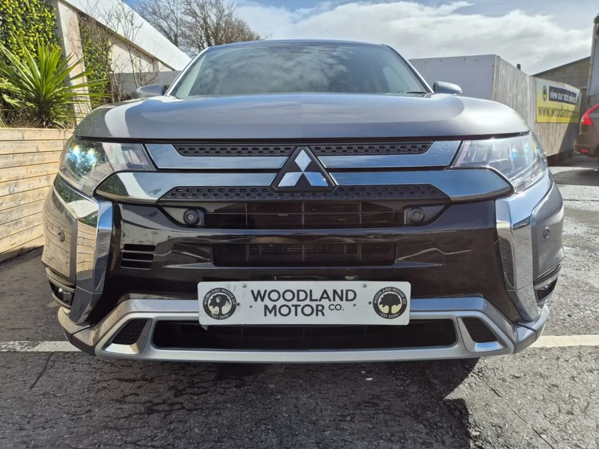 Mitsubishi Outlander 2.4 PHEV / INTENSE SAFETY PAC - Image 4