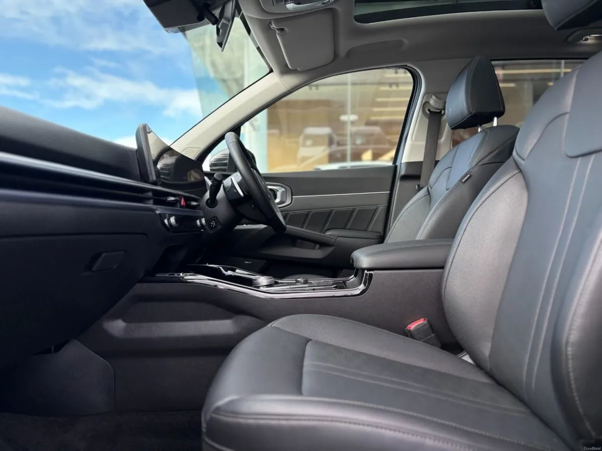 Kia Sorento 1.6 Plug in hybrid ( 7 Seats ) - Image 2