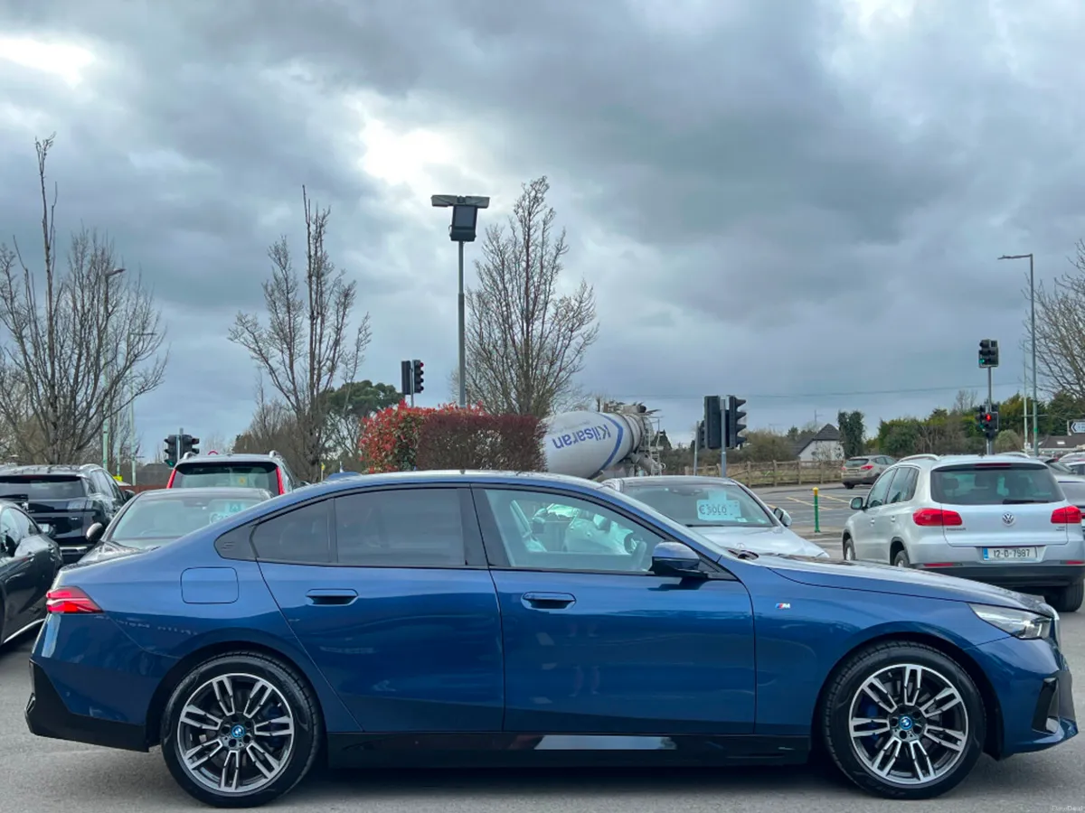 BMW 5-Series 530E M-SPORT AUTO *NEW MODEL & LOW KM - Image 4