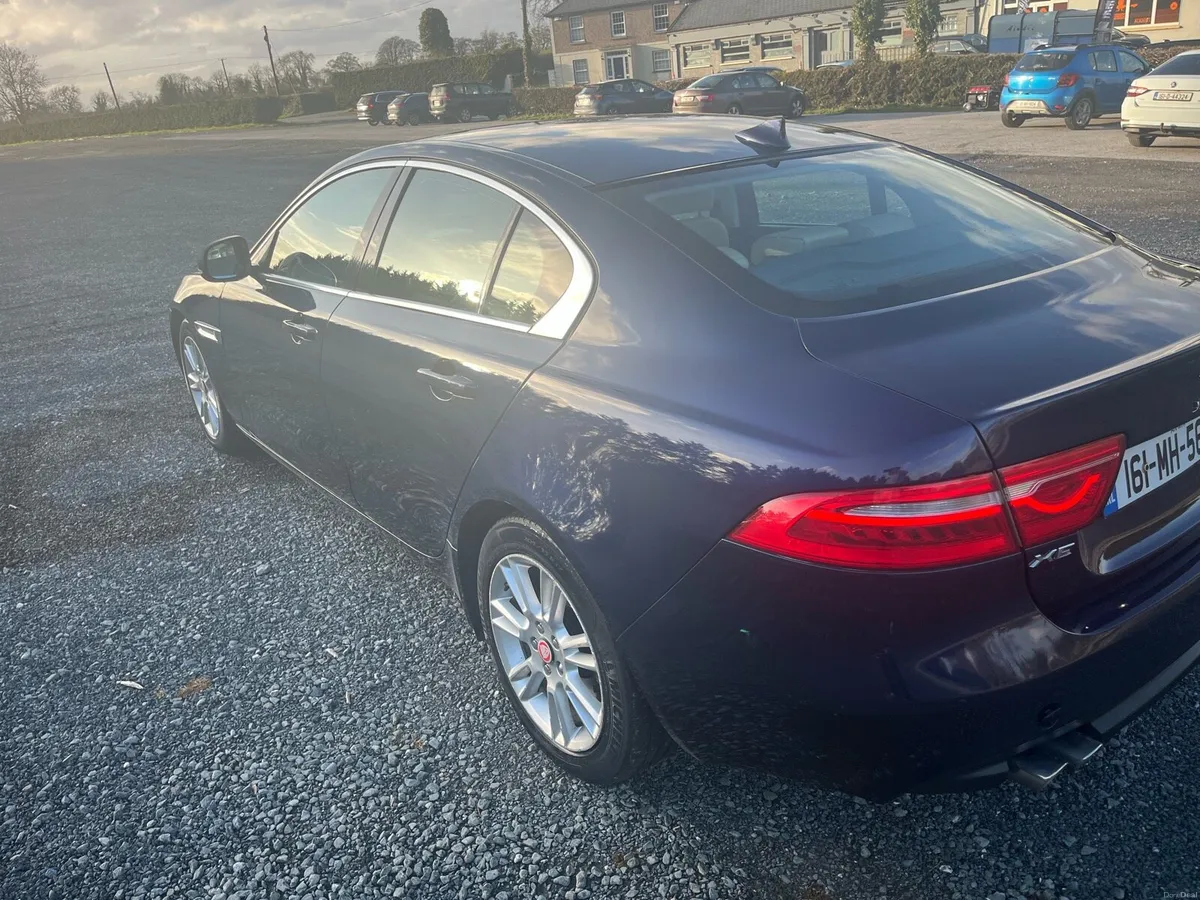 Jaguar XF  2.0 D - Image 2