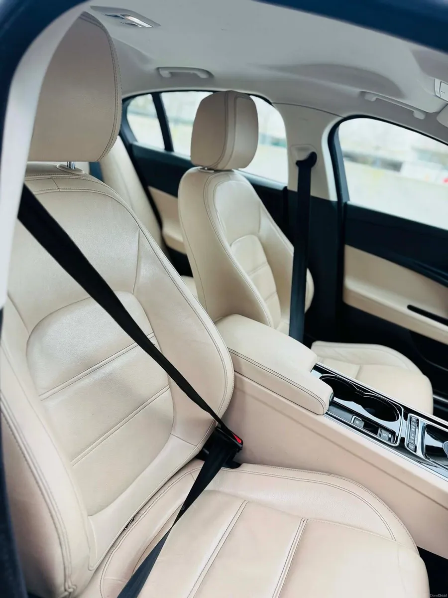 Jaguar XF  2.0 D - Image 4