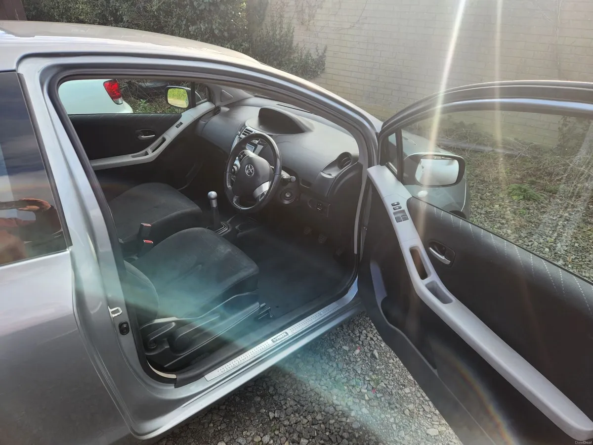 Toyota Yaris 2008 - Image 4