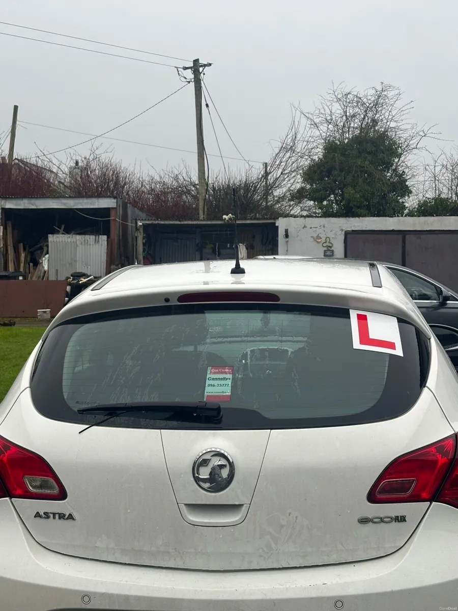 Vauxhall Astra 2015 - Image 2