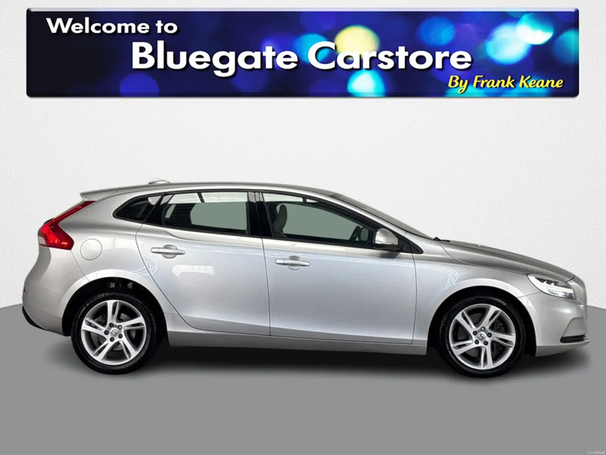 Volvo V40 D2 MOMENTUM AUTO**BLUETTOTH MEDIA**REVER - Image 3