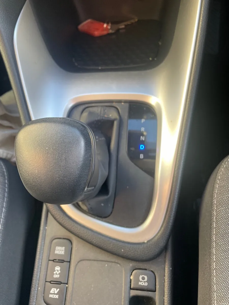 Toyota Yaris 2021 - Image 2