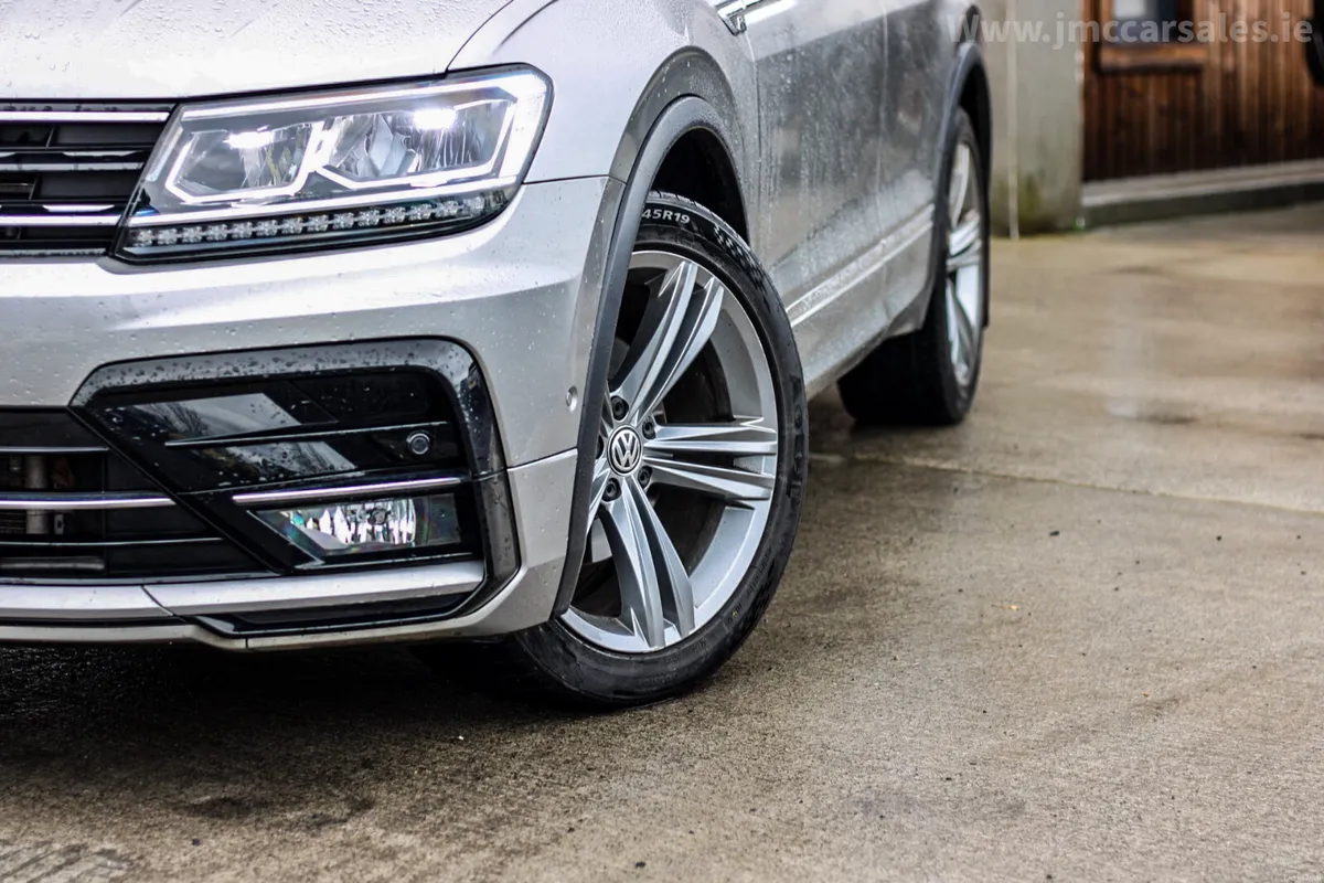 2018 VOLKSWAGEN TIGUAN R-LINE - Image 2