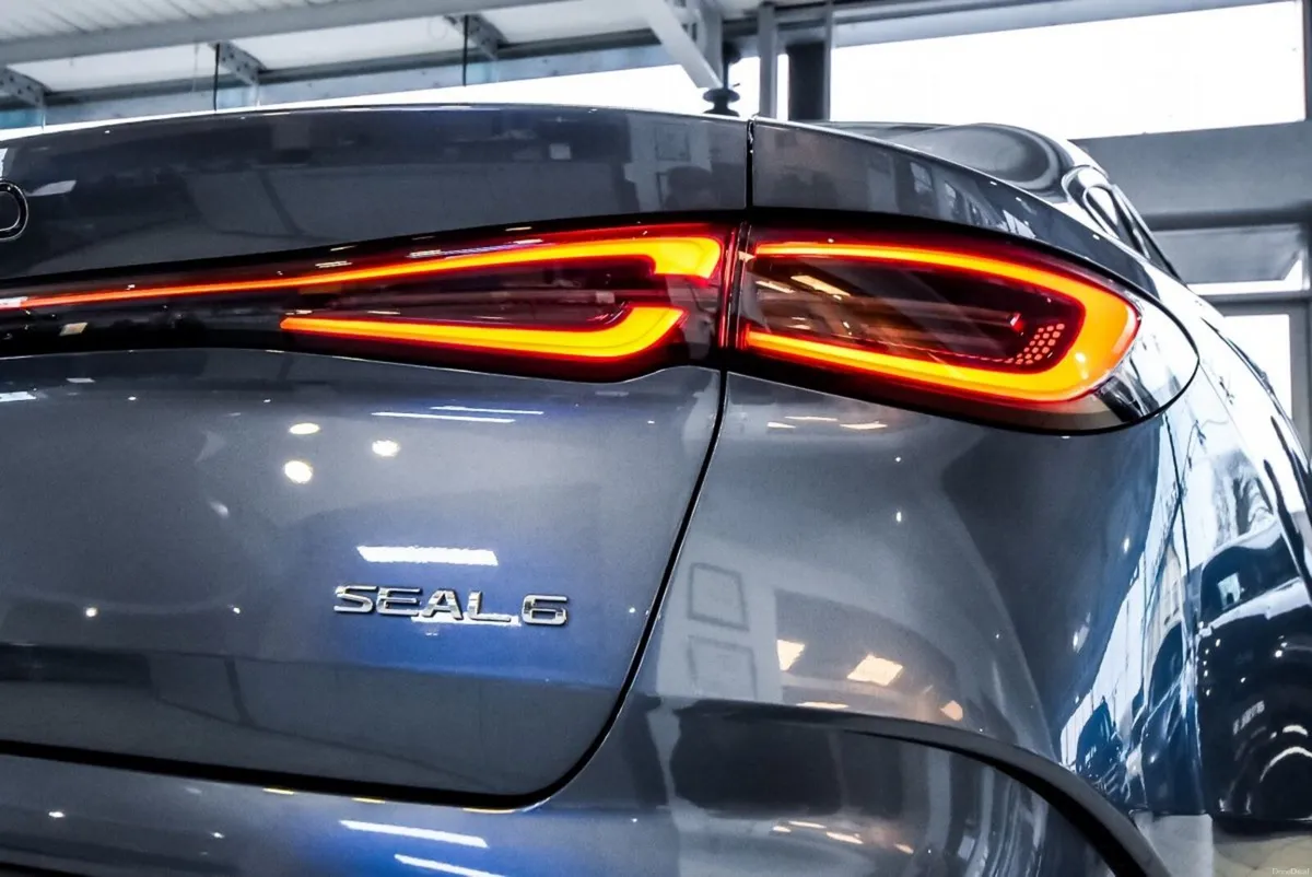 BYD Seal 6 Boost Plug in Hybrid Saloon - Image 6
