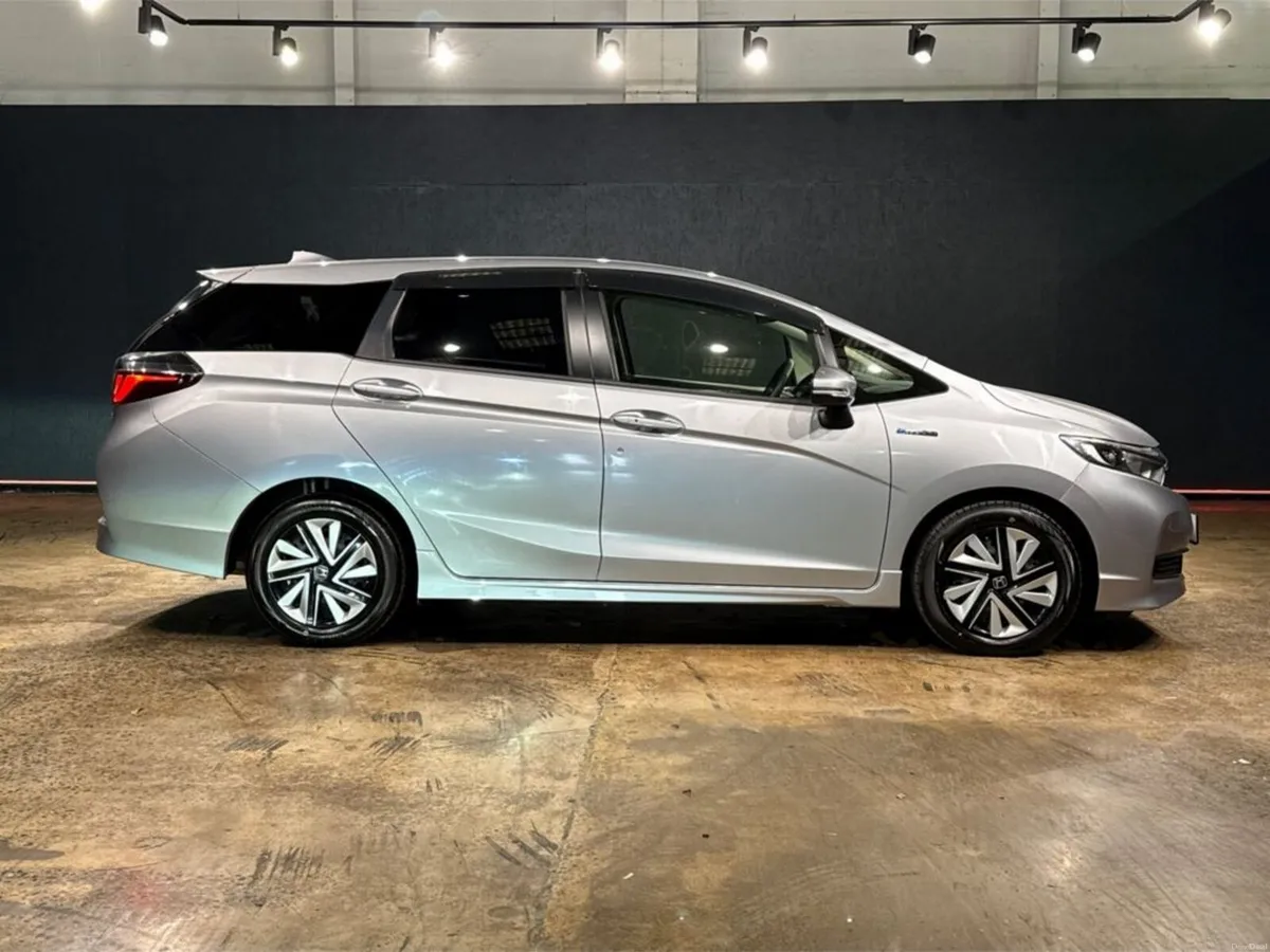 Honda Shuttle 1.5 HYBRID - MULTI FUNCTION STEERING - Image 3