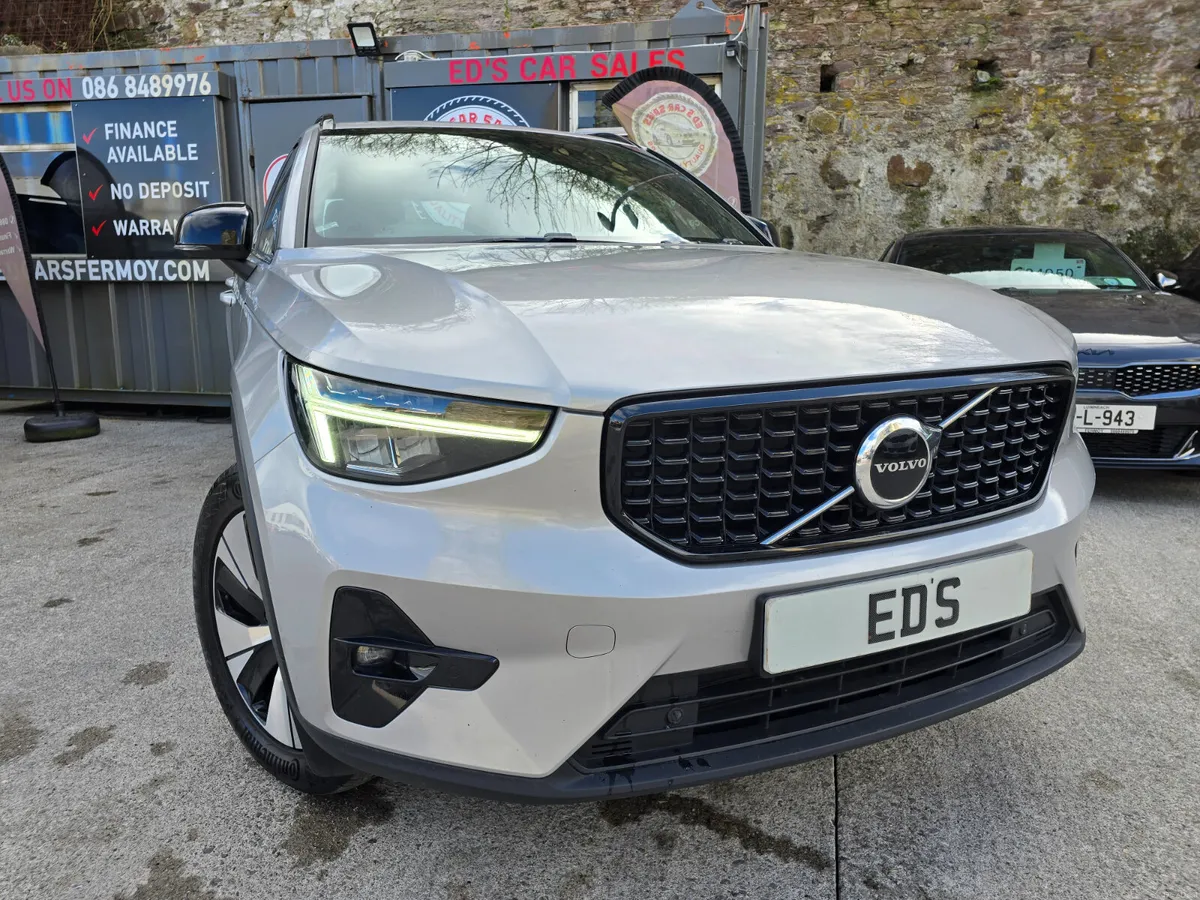 Volvo XC40 PLUS RECHARGE Petrol Plug In Hybrid 231 - Image 2