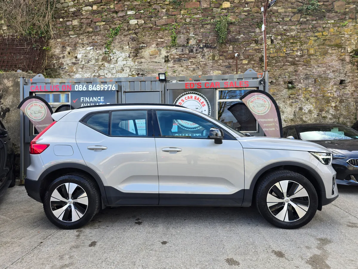 Volvo XC40 PLUS RECHARGE Petrol Plug In Hybrid 231 - Image 3