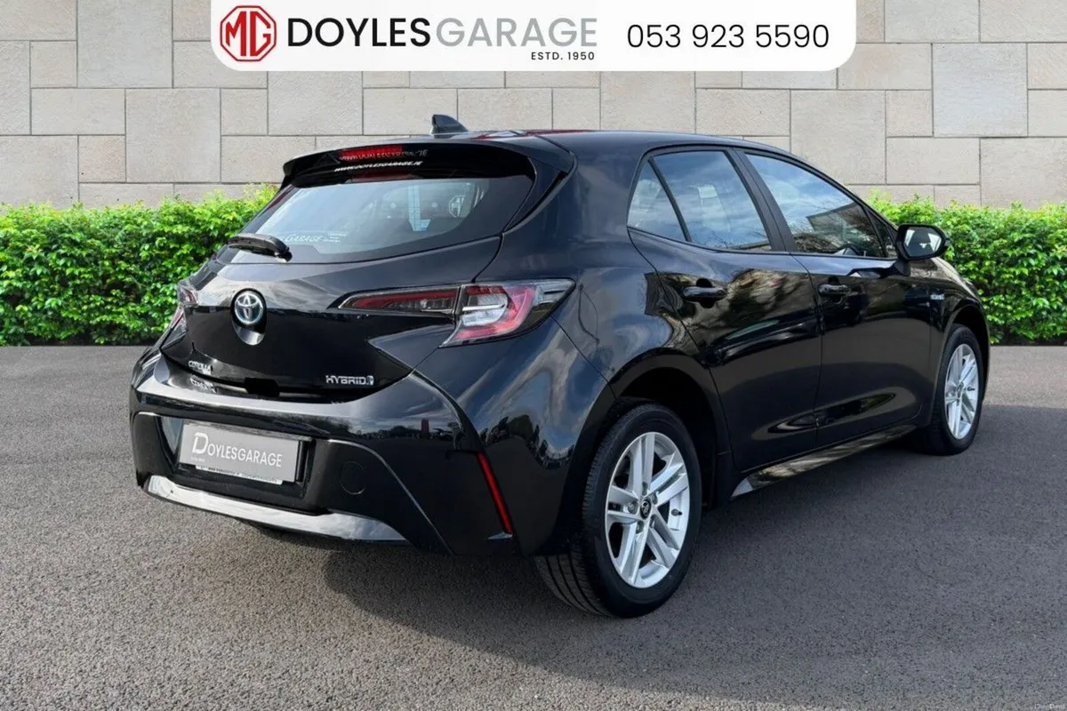 Toyota Corolla Luna Hatchback 1.8 Hybrid 5 Door - Image 3