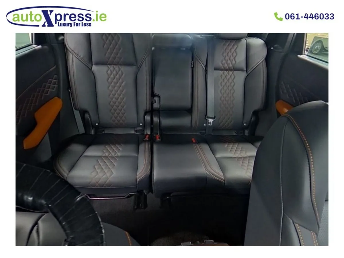 Mitsubishi Outlander PHEV 4WD, 7 Seats, Ultra low - Image 4