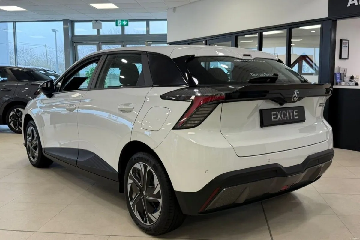 MG MG4 SR Excite *MARCH MADNESS & O% FINANCE* - Image 4